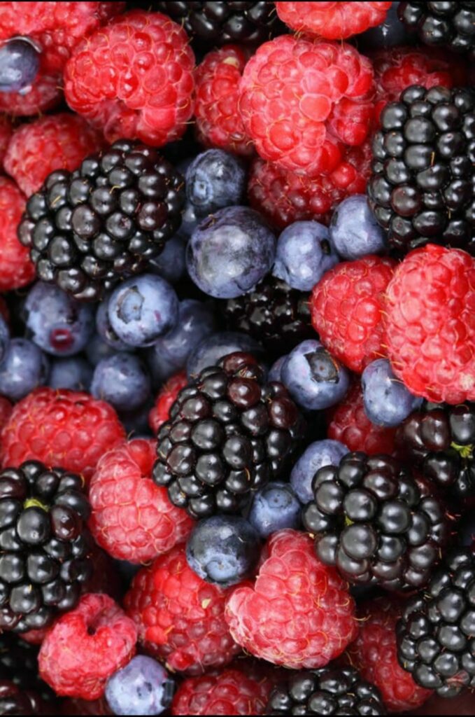 frambuesas y arandanos
